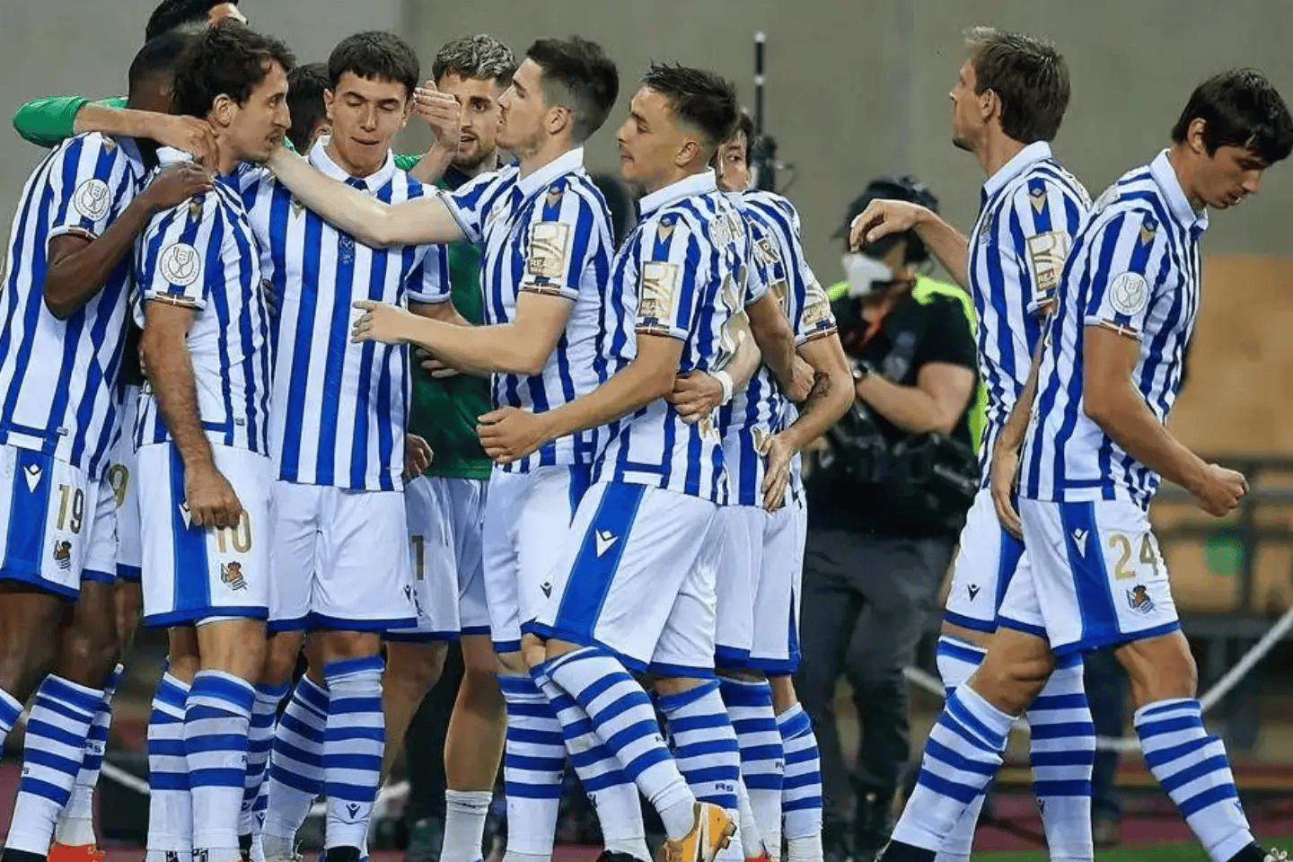 太狠了！阿贾克斯远射贴柱备战西甲毕尔巴鄂竞技围绕CBA季后赛迎来里程碑，皇家社会强势反弹的简单介绍